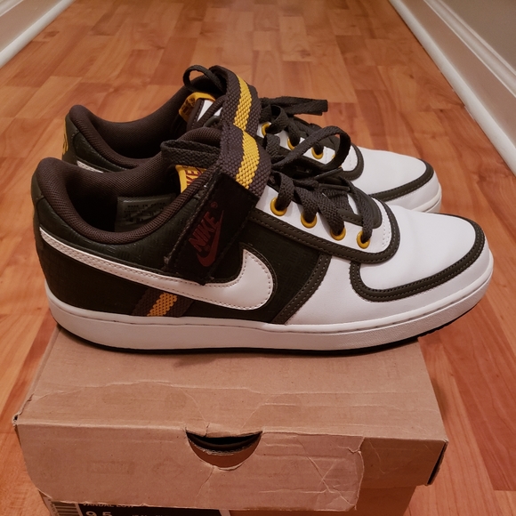 Nike Vandel - Picture 2 of 4